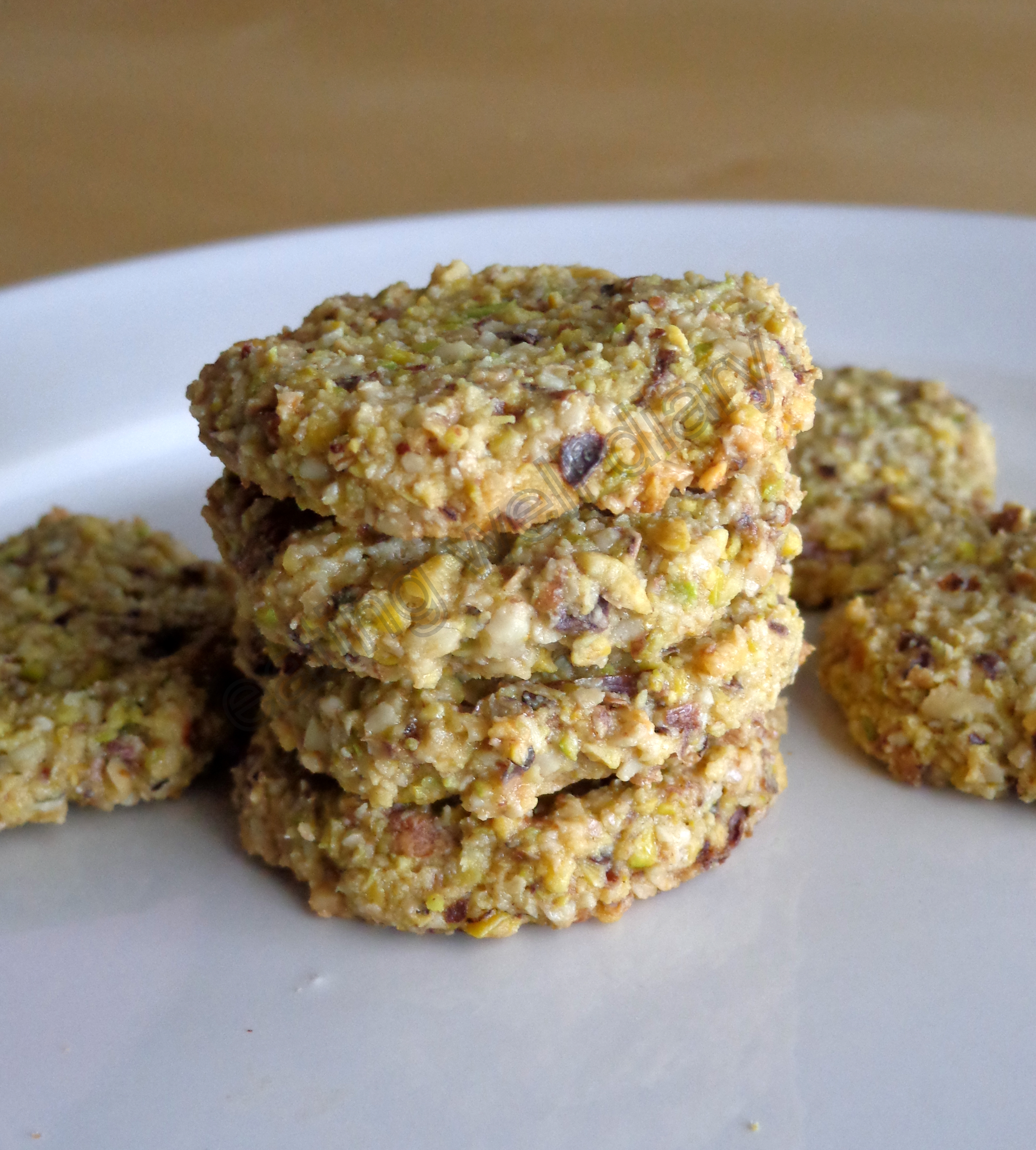 Cashew pistachio cookies (gluten-free and vegan)- the minimalist’s choice