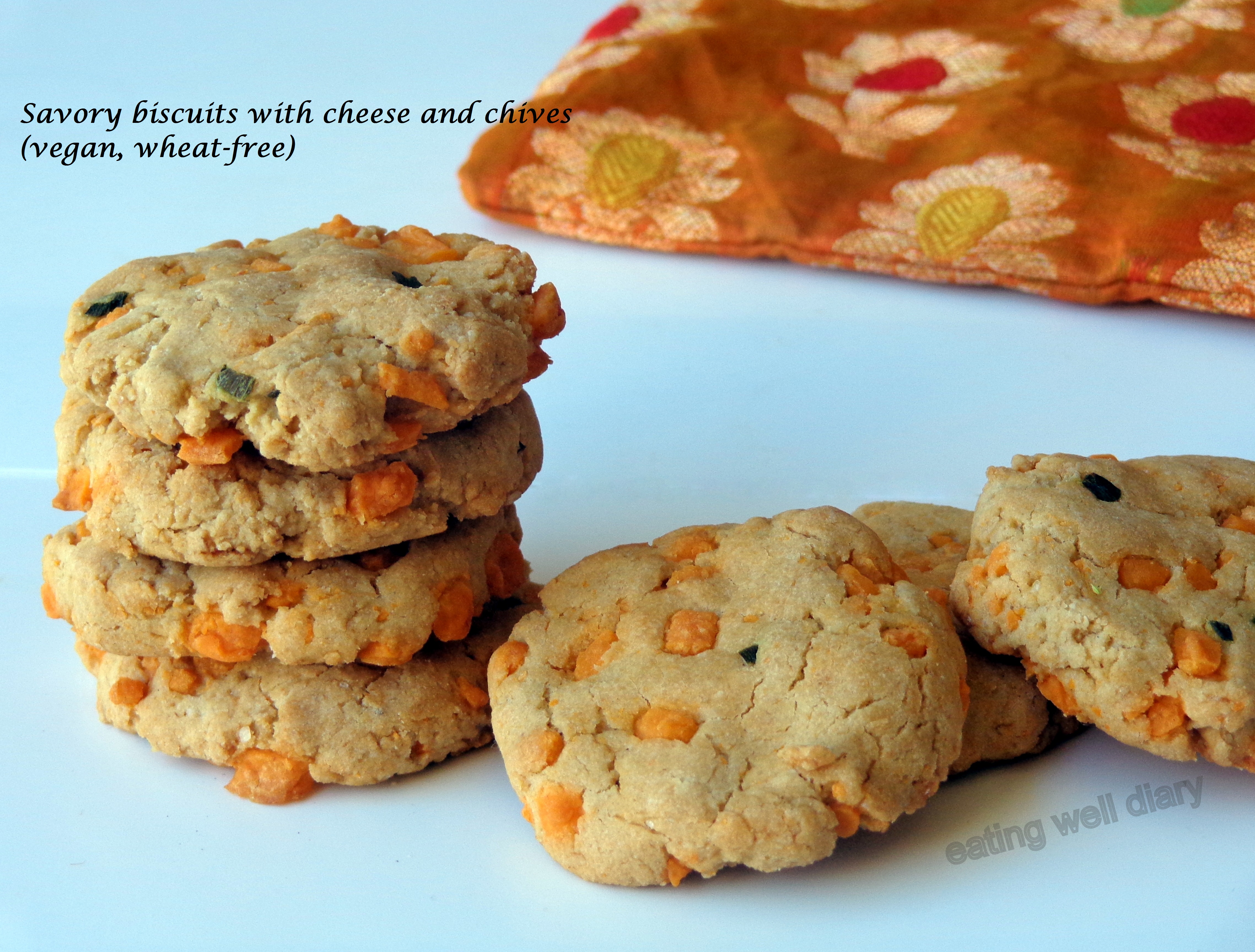 Savory biscuits with cheese and chives (vegan, nut-free, wheat-free)